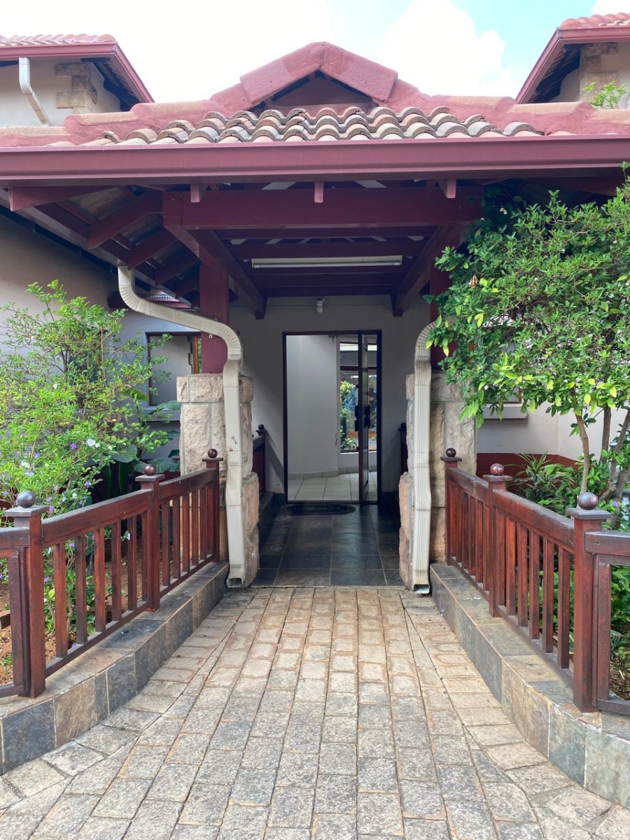 5 Bedroom Property for Sale in Birdwood Estate North West